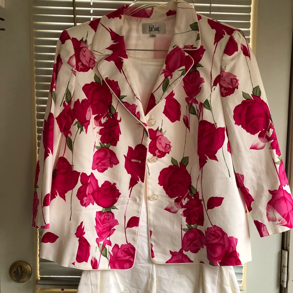 Women’s skirt suit